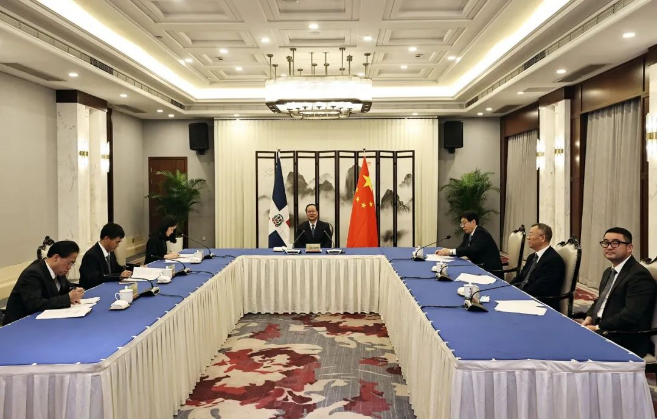 盈峰環(huán)境“助力”多米尼加清運垃圾，毛偉明省長出席線上交接儀式